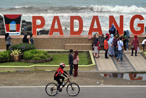Padang Keluarkan Aturan Berwisata di Pantai